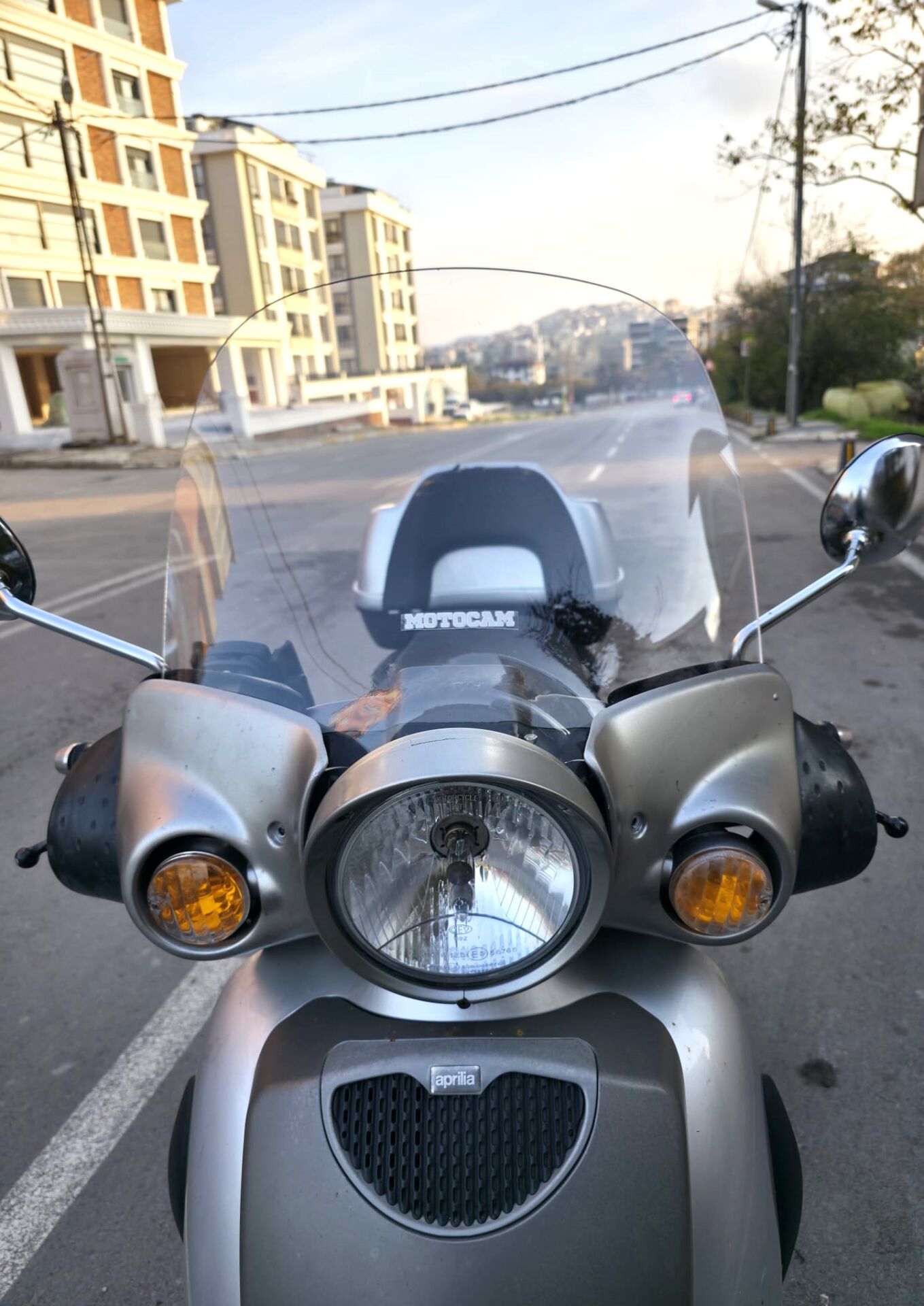 MOTOCAM Aprilia Scarabeo 200 Ön Cam 45cm 2002-2007 Model Şeffaf Renkli 4mm