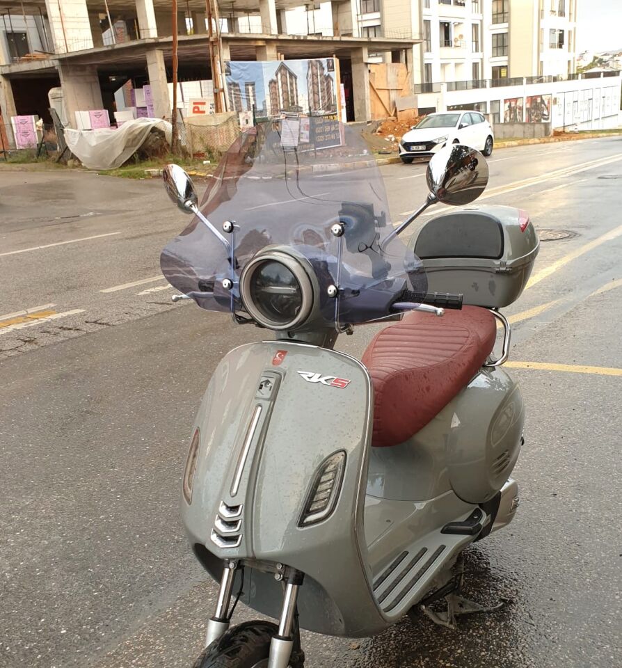 MOTOCAM RKS Pride 125 Ön Cam 2023-2026 Model 39cm Füme Renkli 4mm Elcikli APARATSIZ