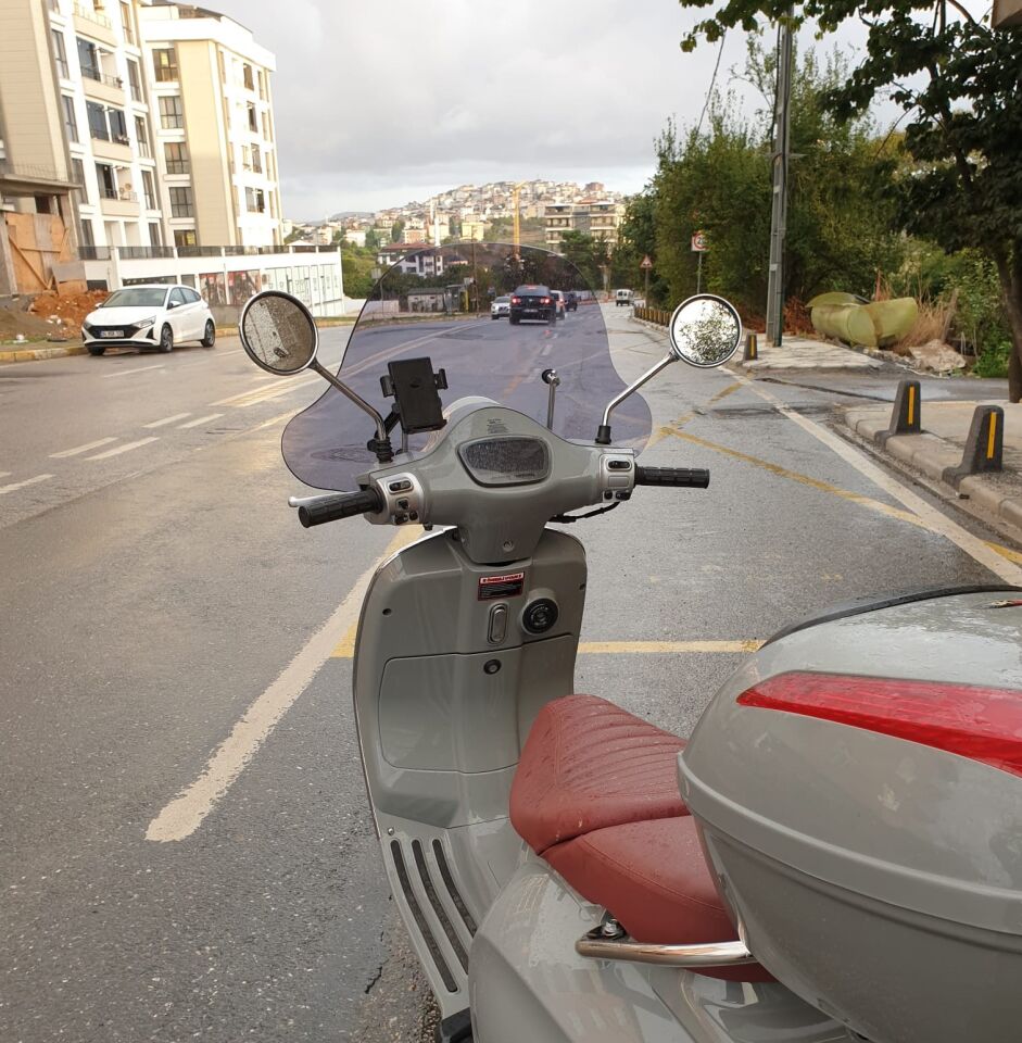 MOTOCAM RKS Pride 125 Ön Cam 2023-2026 Model 39cm Füme Renkli 4mm Elcikli APARATSIZ