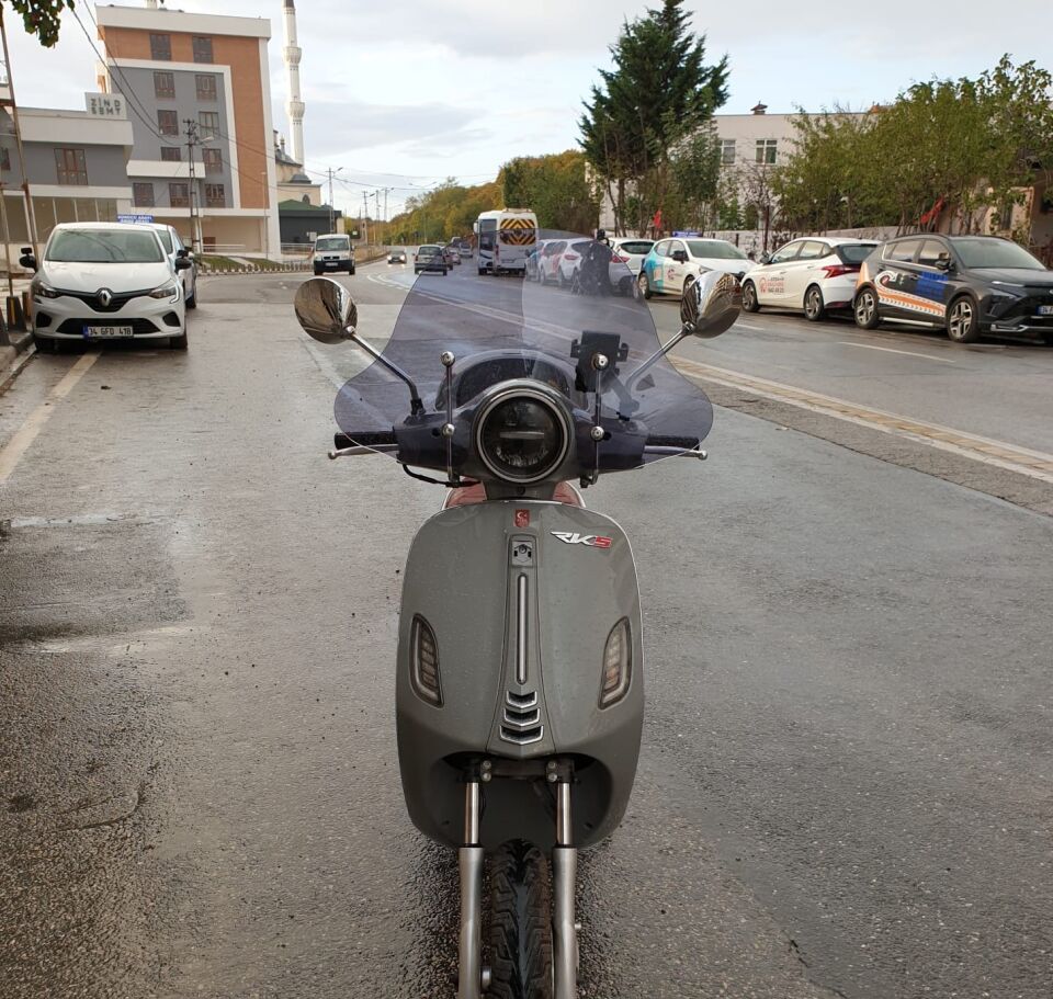 MOTOCAM RKS Pride 125 Ön Cam 2023-2026 Model 39cm Füme Renkli 4mm Elcikli APARATSIZ