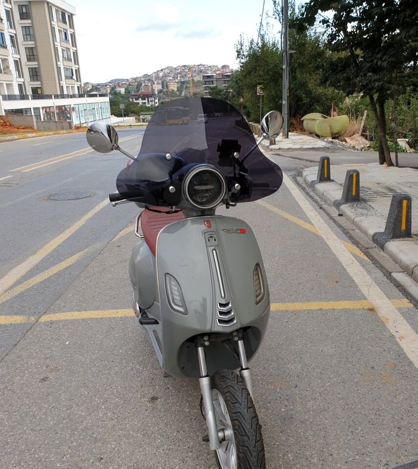 MOTOCAM RKS Pride 125 Ön Cam 2023-2026 Model 39cm Siyah Renkli 4mm Elcikli APARATSIZ