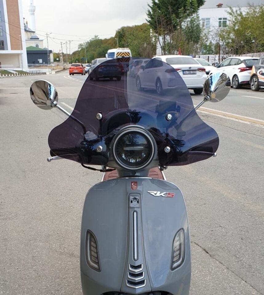 MOTOCAM RKS Pride 125 Ön Cam 2023-2026 Model 39cm Siyah Renkli 4mm Elcikli APARATSIZ
