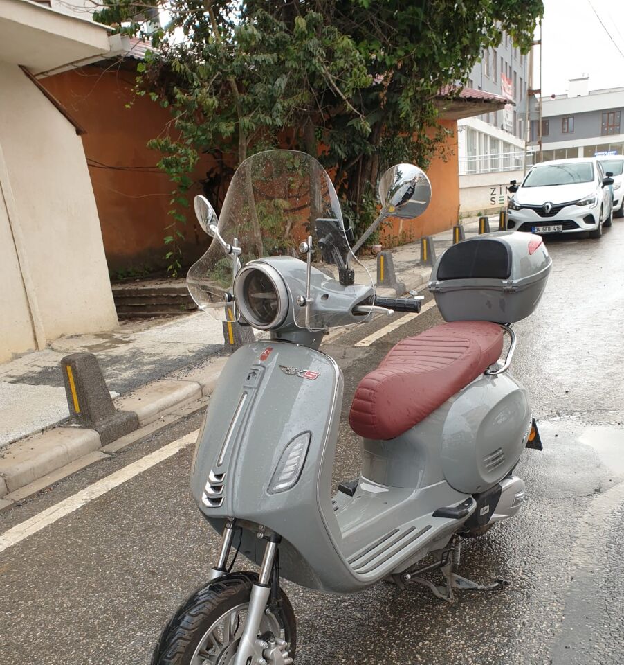 MOTOCAM RKS Pride 125 Ön Cam 2023-2026 Model 39cm Şeffaf Renkli 4mm Elcikli APARATSIZ