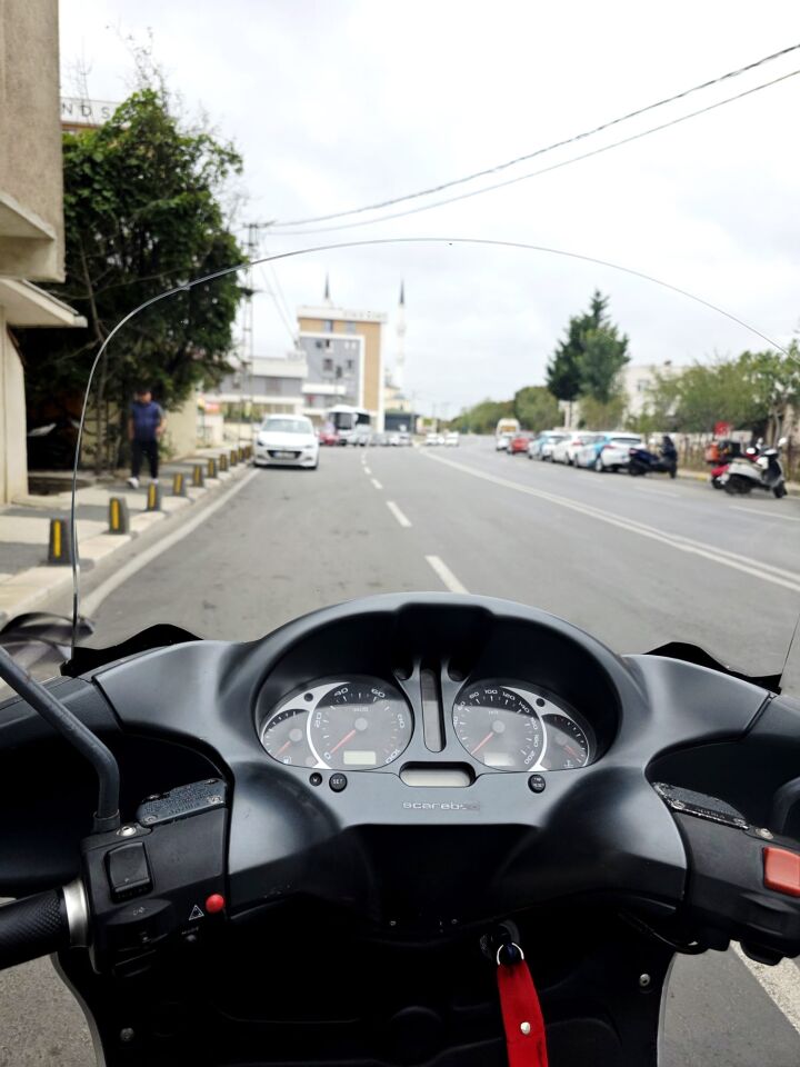 MOTOCAM Aprilia Scarabeo 500 Ön Cam 49cm 2003-2008 Model Şeffaf Renkli 4mm