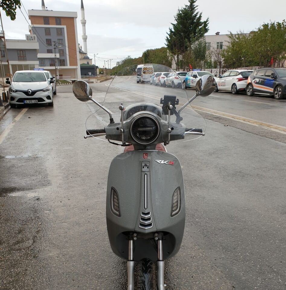 MOTOCAM RKS Pride 125 Ön Cam 2023-2026 Model 39cm Şeffaf Renkli 4mm Elcikli APARATSIZ