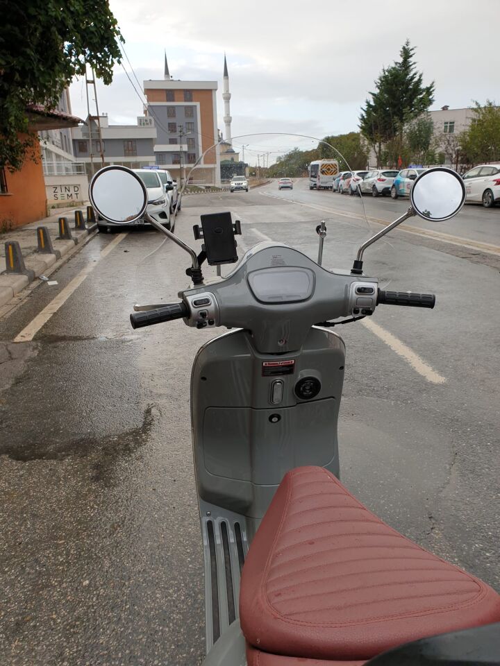 MOTOCAM RKS Pride 125 Ön Cam 2023-2026 Model 39cm Şeffaf Renkli 4mm Elcikli APARATSIZ