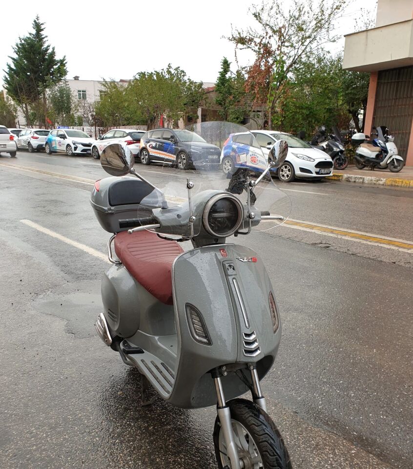 MOTOCAM RKS Pride 125 Ön Cam 2023-2026 Model 39cm Şeffaf Renkli 4mm Elcikli APARATSIZ