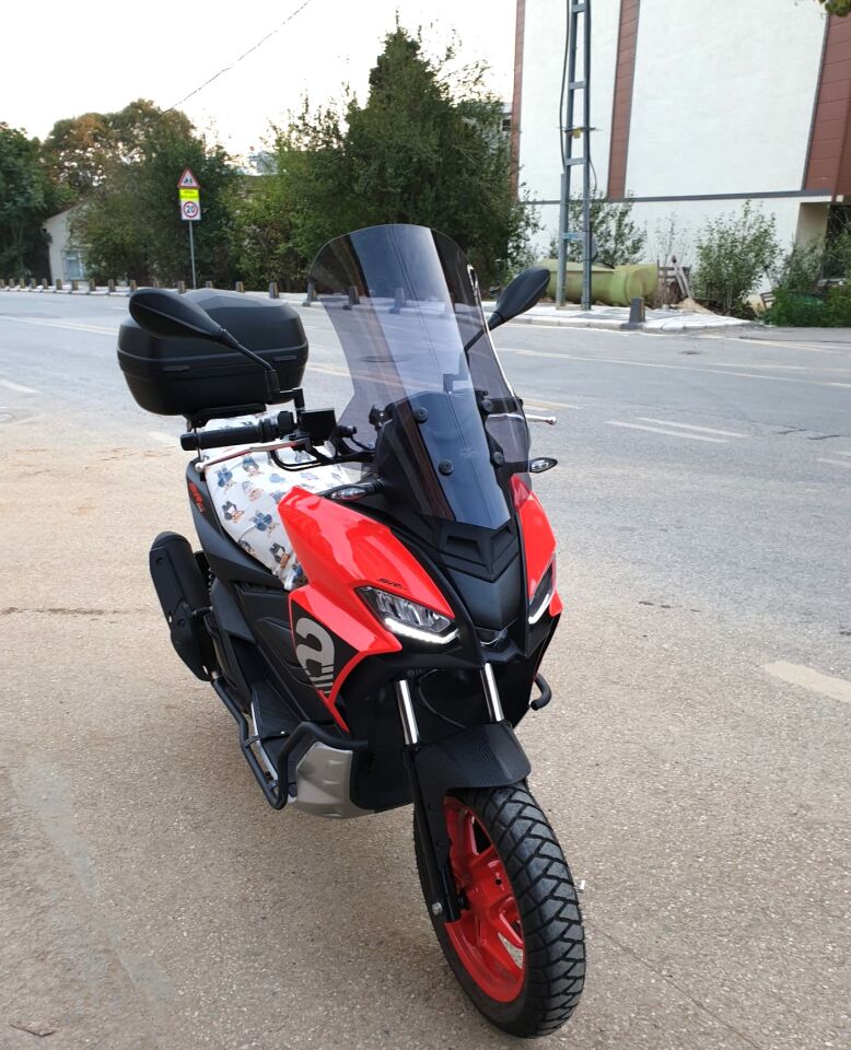 MOTOCAM Aprilia SR GT 200 Ön Cam 2021-2026 Model 58cm Füme Renkli 4mm