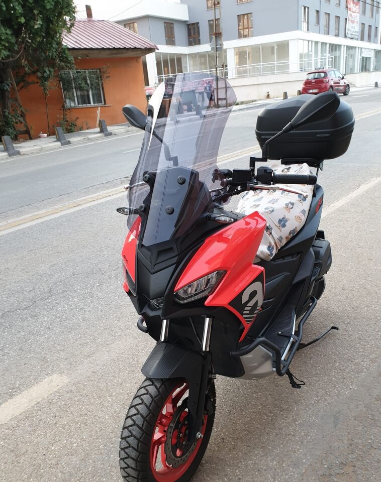 MOTOCAM Aprilia SR GT 200 Ön Cam 2021-2026 Model 58cm Füme Renkli 4mm