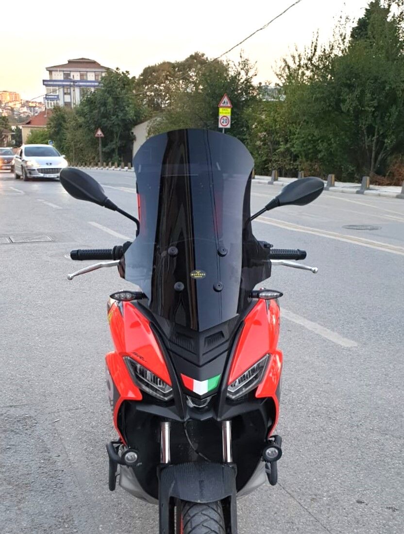 MOTOCAM Aprilia SR GT 200 Ön Cam 2021-2026 Model 58cm Siyah Renkli 4mm