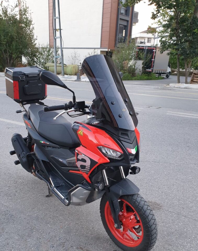 MOTOCAM Aprilia SR GT 200 Ön Cam 2021-2026 Model 58cm Siyah Renkli 4mm