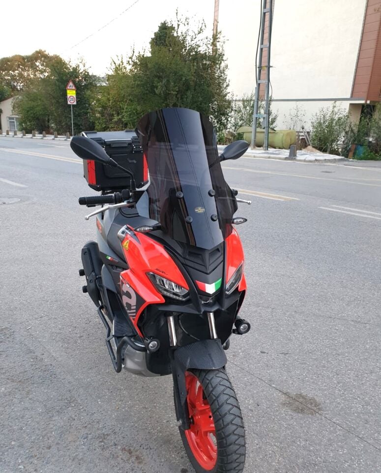 MOTOCAM Aprilia SR GT 200 Ön Cam 2021-2026 Model 58cm Siyah Renkli 4mm