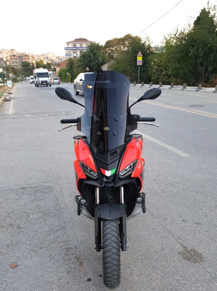 MOTOCAM Aprilia SR GT 200 Ön Cam 2021-2026 Model 58cm Siyah Renkli 4mm