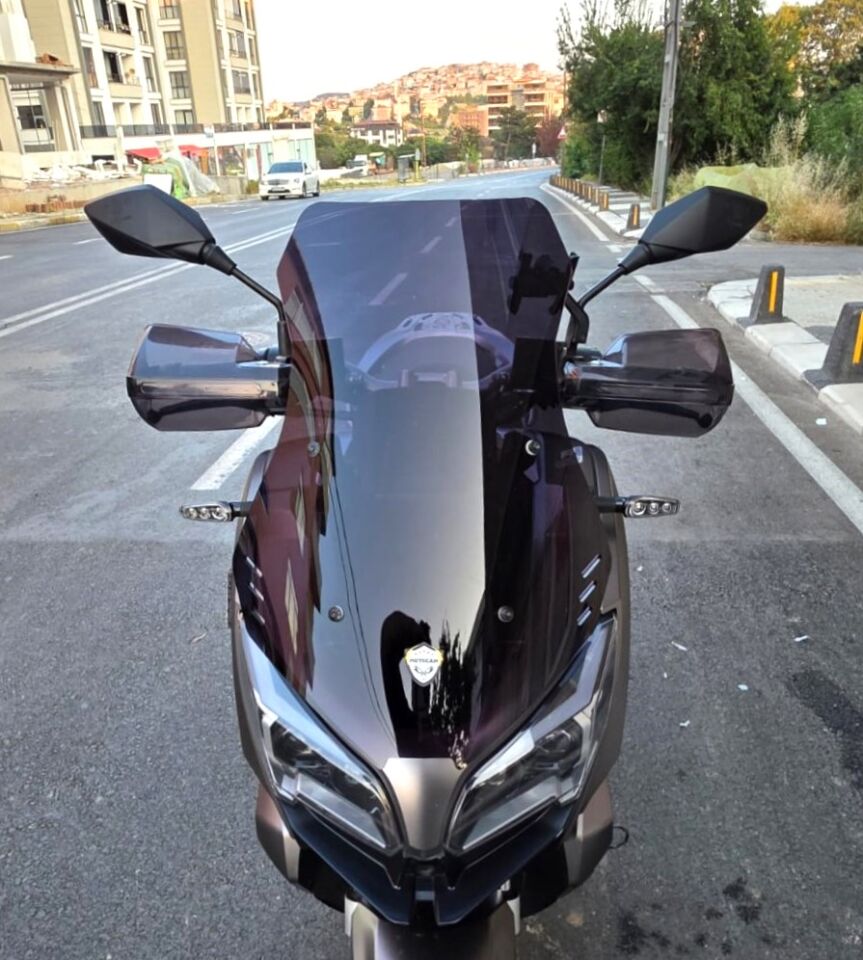 MOTOCAM RKS Reale 125 Siperlik Ön Cam 2023-2025 Model 55cm Siyah Renkli 4mm KISA SPOR CAM