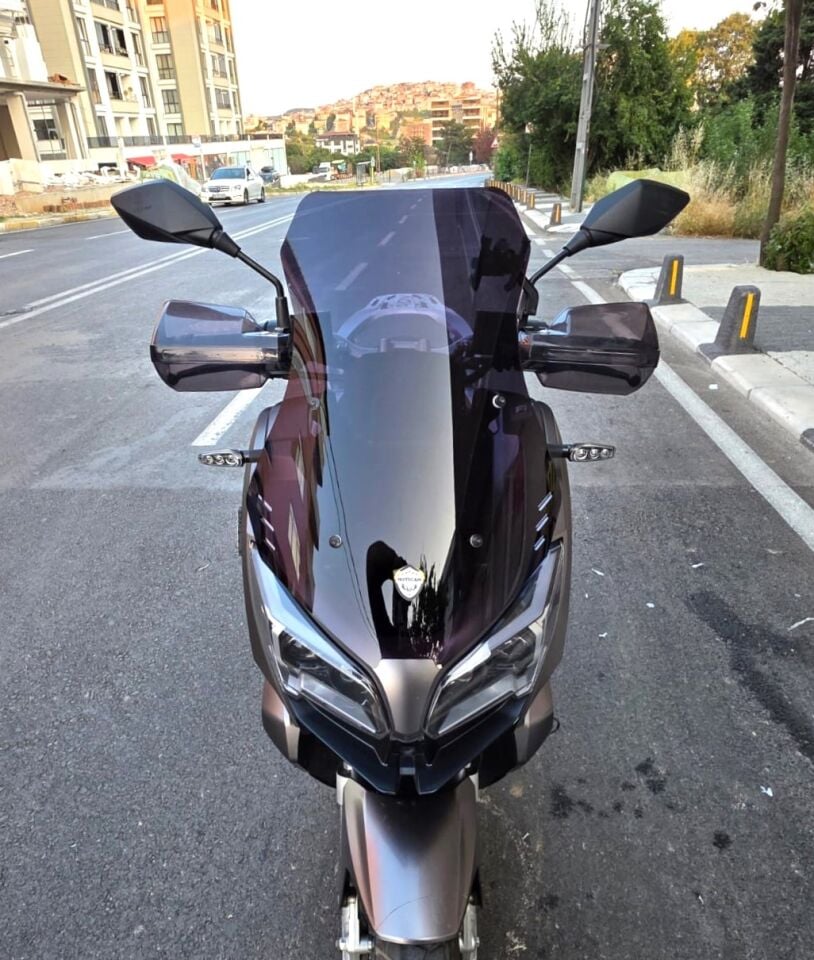 MOTOCAM RKS Reale 125 Siperlik Ön Cam 2023-2025 Model 55cm Siyah Renkli 4mm KISA SPOR CAM