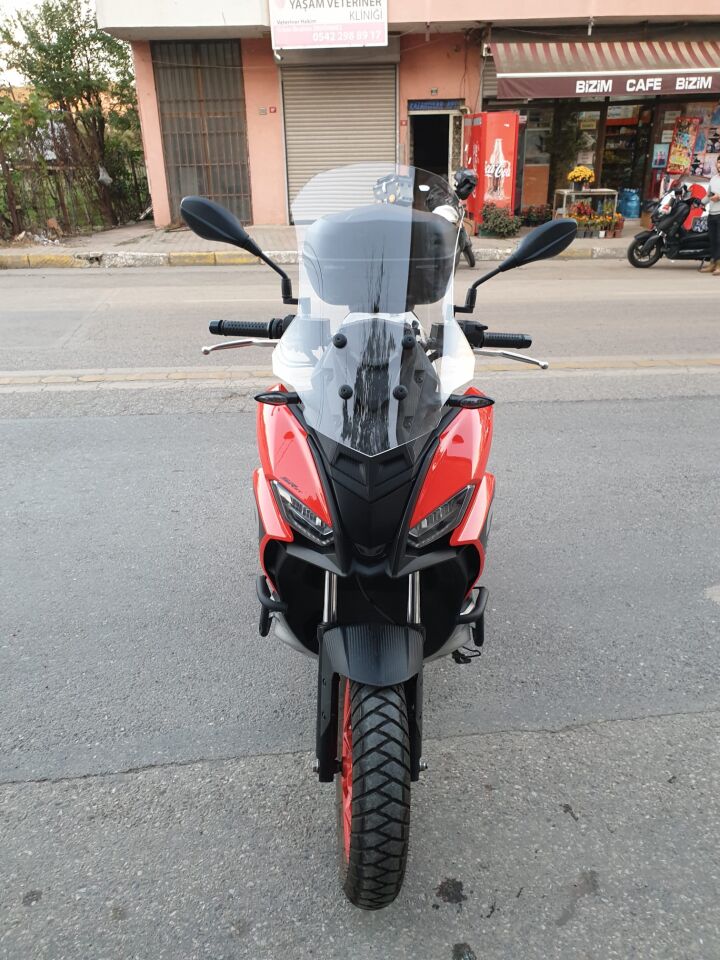 MOTOCAM Aprilia SR GT 200 Ön Cam 2021-2026 Model 58cm Şeffaf Renkli 4mm