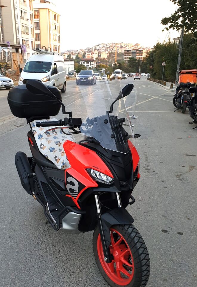 MOTOCAM Aprilia SR GT 200 Ön Cam 2021-2026 Model 58cm Şeffaf Renkli 4mm