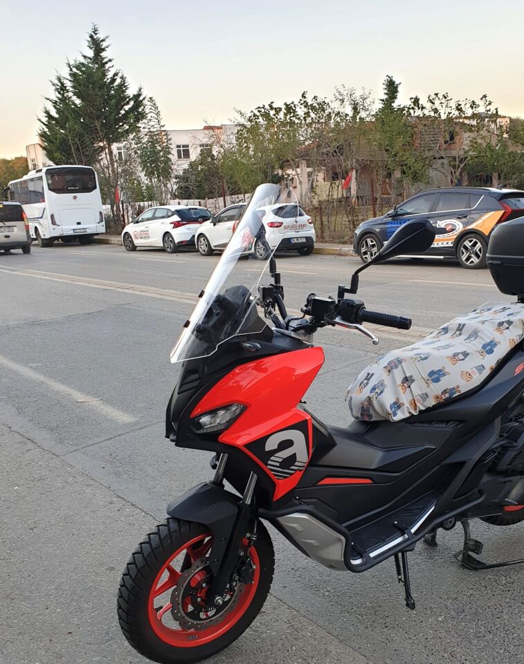 MOTOCAM Aprilia SR GT 200 Ön Cam 2021-2026 Model 58cm Şeffaf Renkli 4mm