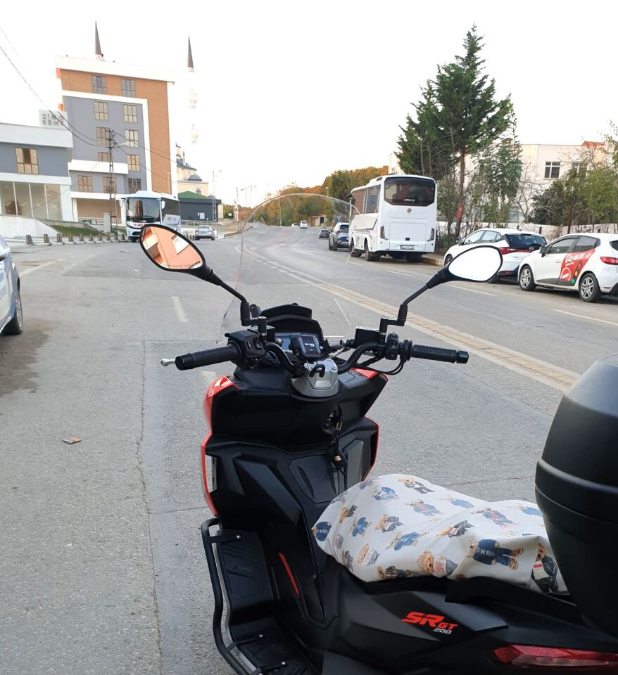 MOTOCAM Aprilia SR GT 200 Ön Cam 2021-2026 Model 58cm Şeffaf Renkli 4mm