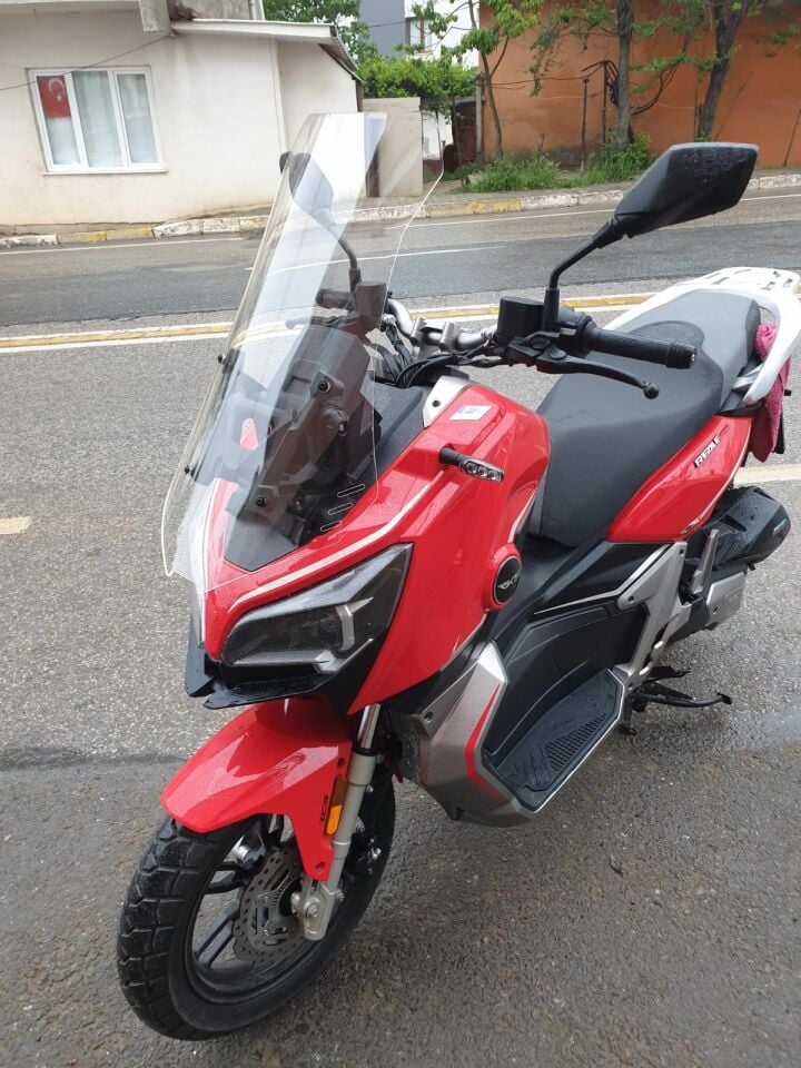 MOTOCAM RKS Reale 125 Ön Cam 2023-2026 Model 65cm Şeffaf Renkli 4mm ORTA BOYLU