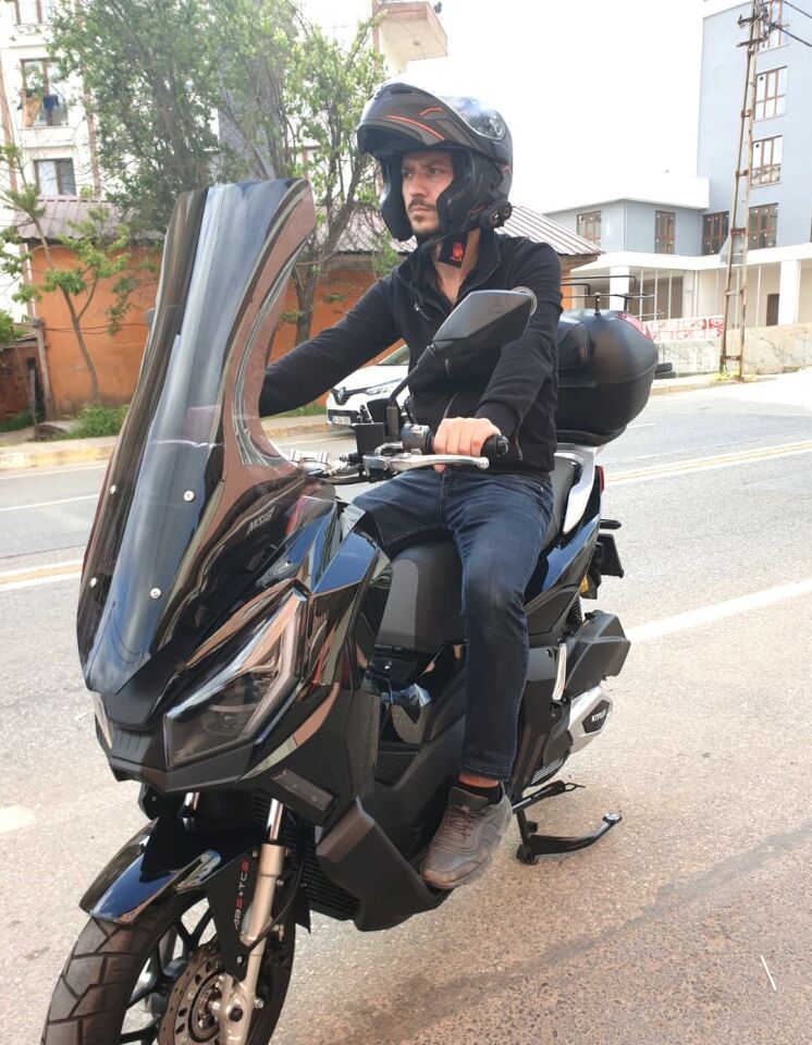 MOTOCAM Kanuni Seha 250 Ön Cam 2022-2026 Model 78cm Siyah Renkli 4mm UZUN