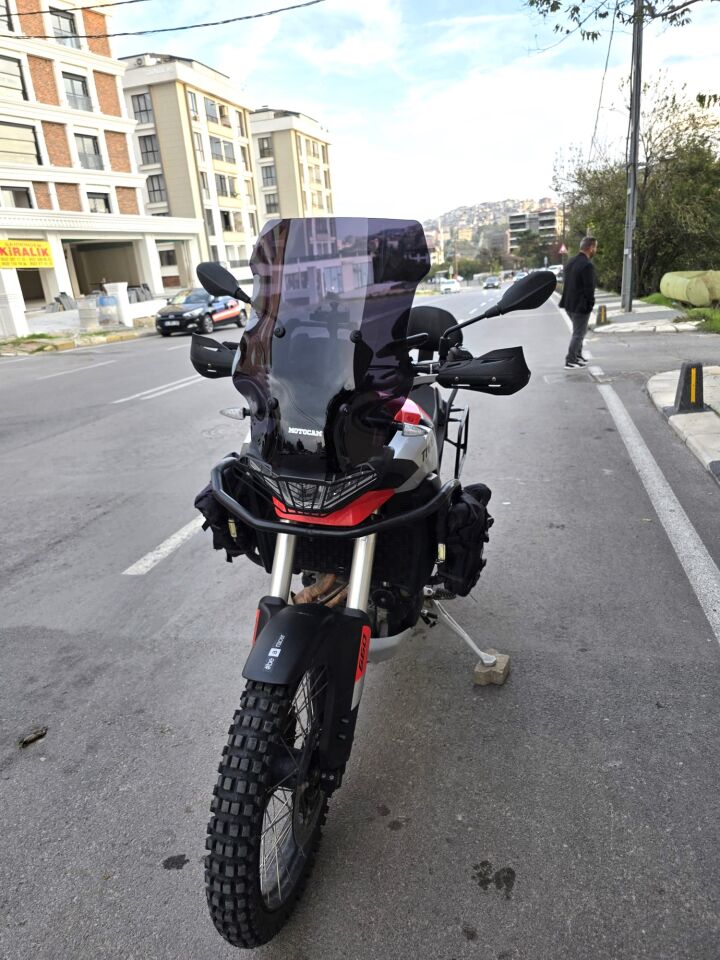 MOTOCAM Aprilia Tuareg 660 Ön Cam 2022-2026 Model 58cm Siyah Renkli 4mm