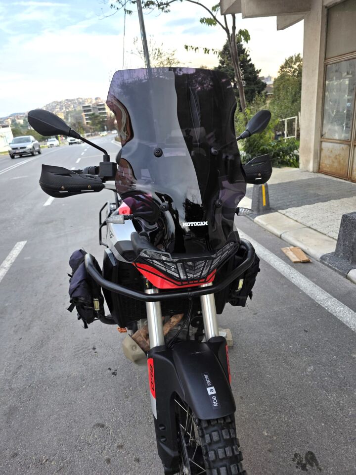 MOTOCAM Aprilia Tuareg 660 Ön Cam 2022-2026 Model 58cm Siyah Renkli 4mm