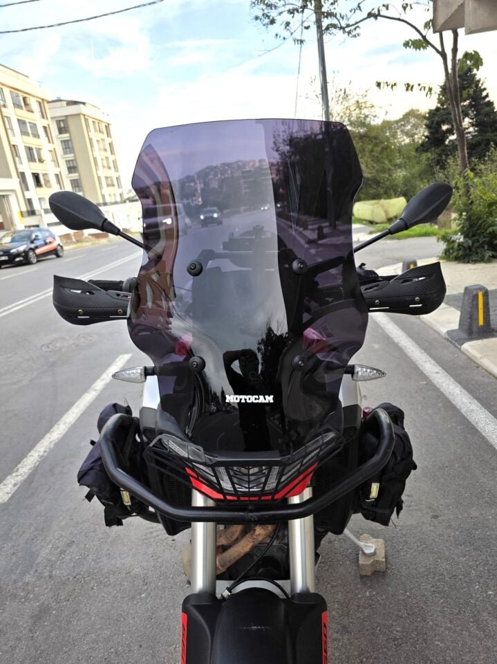 MOTOCAM Aprilia Tuareg 660 Ön Cam 2022-2026 Model 58cm Siyah Renkli 4mm