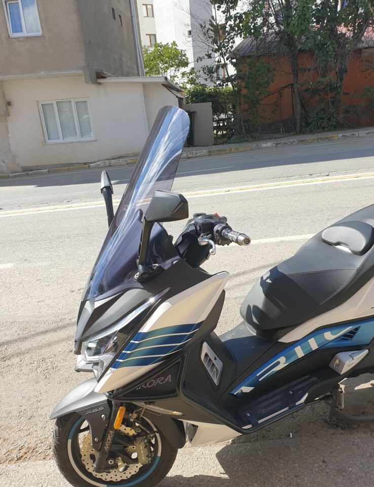 MOTOCAM Ariic Chief 318 Ön Cam 2023-2026 Model 75cm Füme Renkli 4mm UZUN