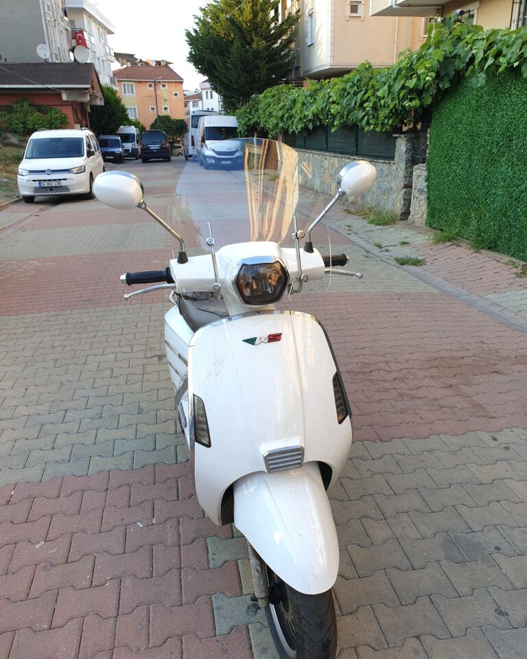 MOTOCAM RKS Bitter Ön Cam 2022-2026 Model 37cm Şeffaf Renkli 4mm APARATSIZ