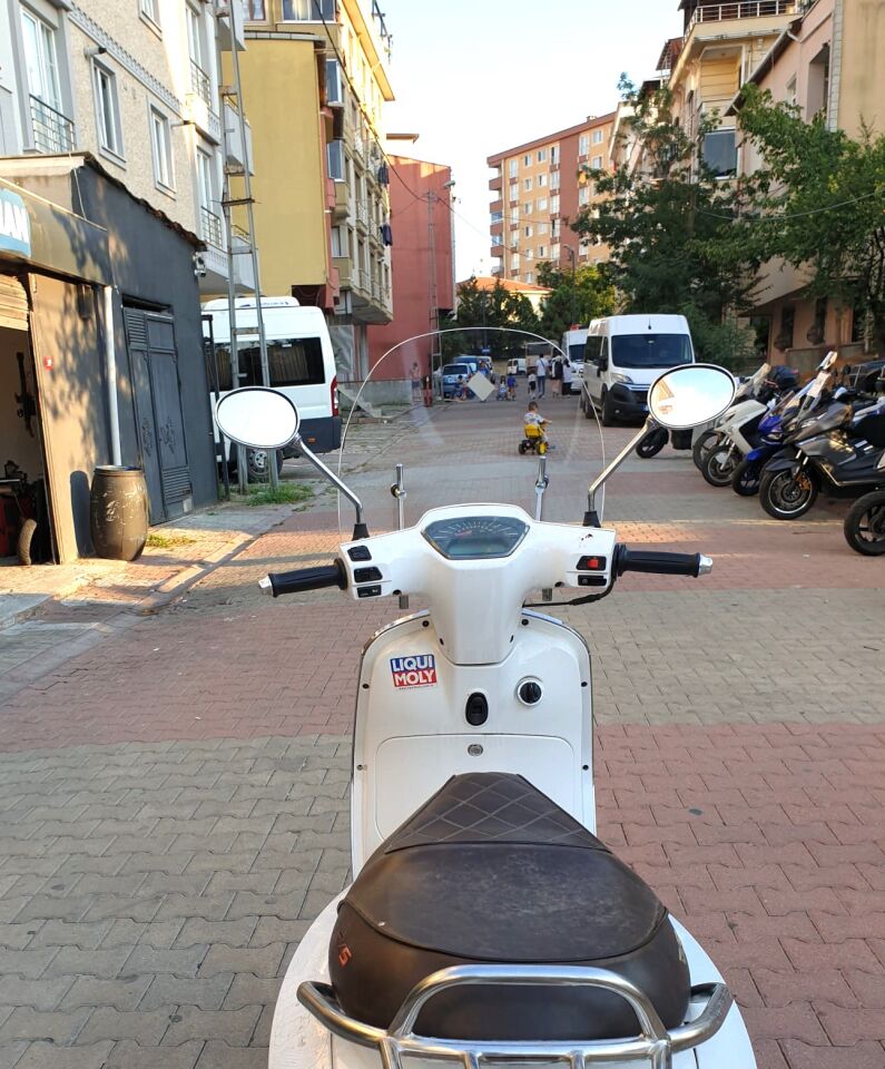 MOTOCAM RKS Bitter Ön Cam 2022-2026 Model 37cm Şeffaf Renkli 4mm APARATSIZ