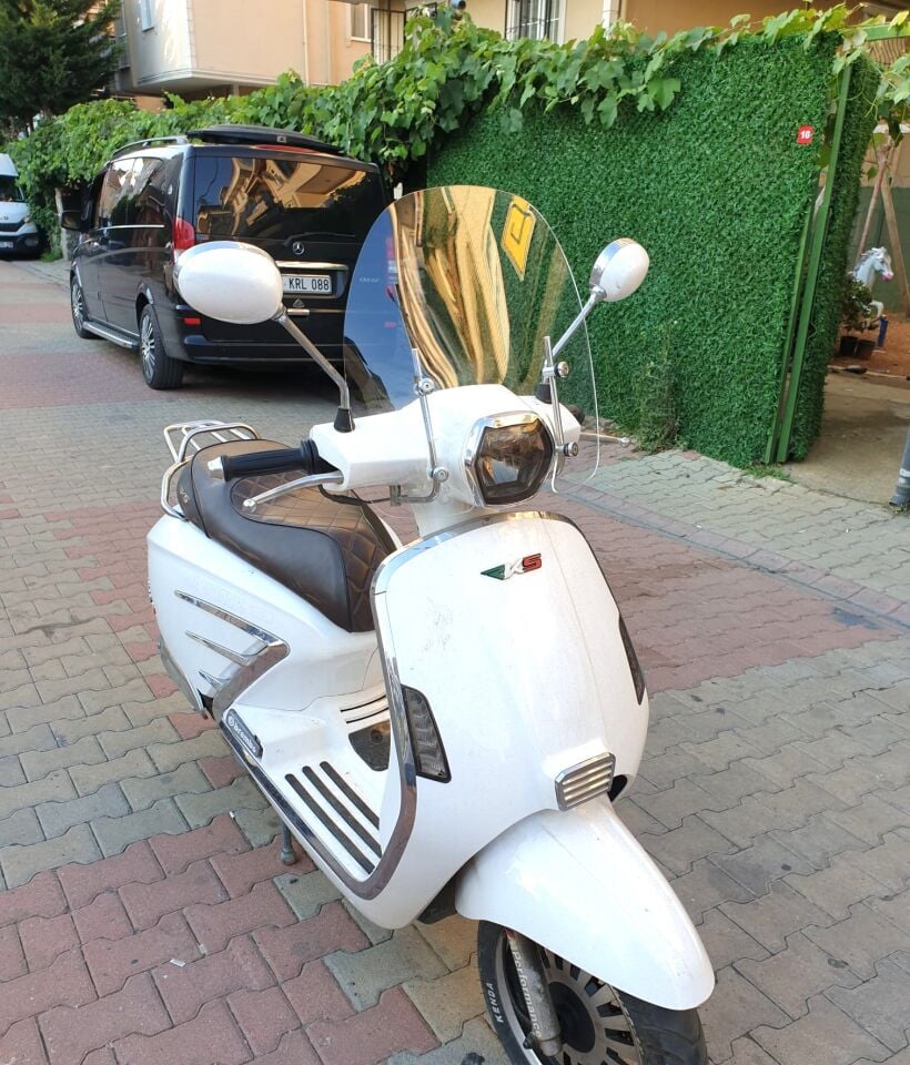 MOTOCAM RKS Bitter Ön Cam 2022-2026 Model 37cm Şeffaf Renkli 4mm APARATSIZ