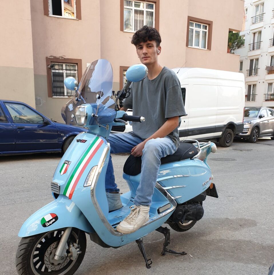 MOTOCAM RKS Bitter Ön Cam 2022-2026 Model 41cm füme Renkli 4mm Elcikli APARATSIZ