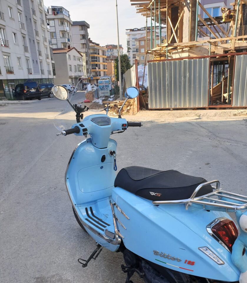 MOTOCAM RKS Bitter Ön Cam 2022-2026 Model 41cm Şeffaf Renkli 4mm Elcikli APARATSIZ