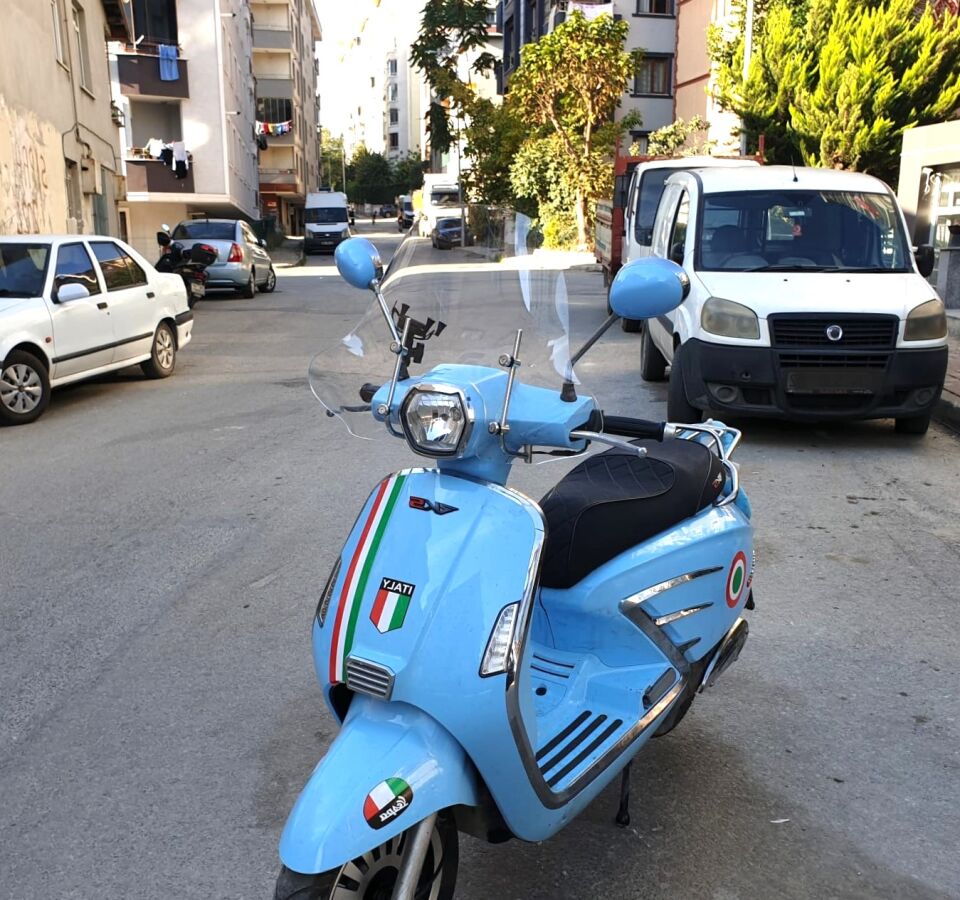 MOTOCAM RKS Bitter Ön Cam 2022-2026 Model 41cm Şeffaf Renkli 4mm Elcikli APARATSIZ