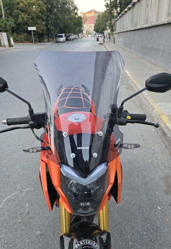 MOTOCAM Arora ARS 200 Ön Cam 2022-2026 Model 46cm Füme Renkli 4mm