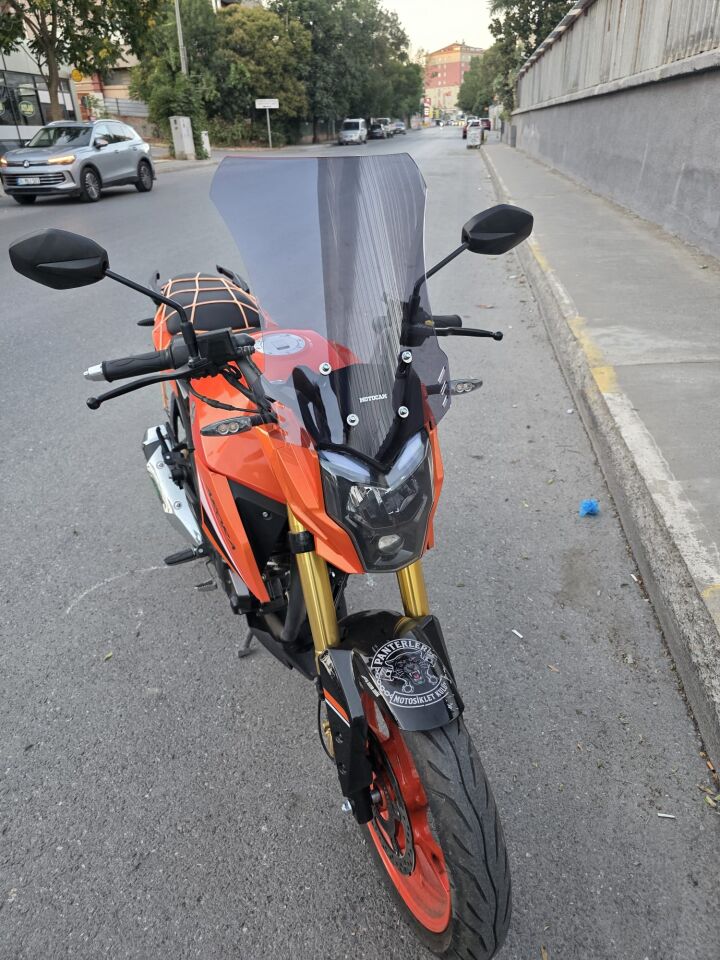 MOTOCAM Arora ARS 200 Ön Cam 2022-2026 Model 46cm Füme Renkli 4mm