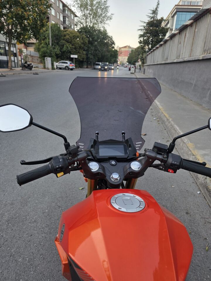 MOTOCAM Arora ARS 200 Ön Cam 2022-2026 Model 46cm Füme Renkli 4mm