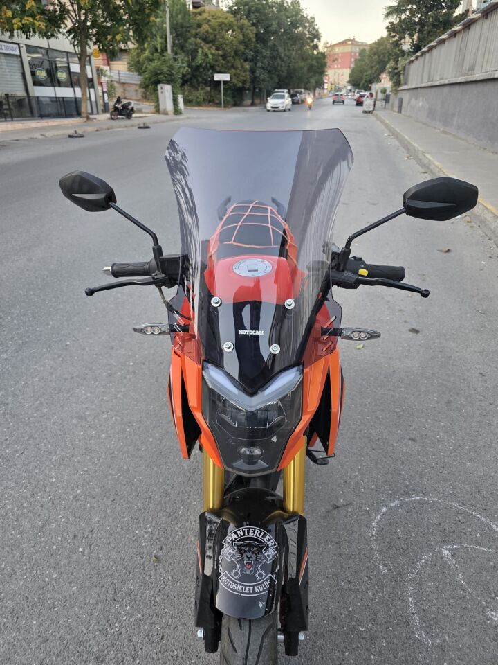 MOTOCAM Arora ARS 200 Ön Cam 2022-2026 Model 46cm Füme Renkli 4mm