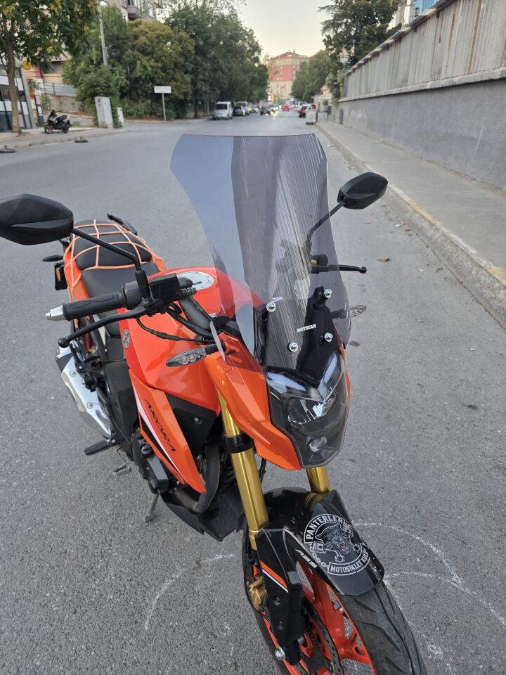 MOTOCAM Arora ARS 200 Ön Cam 2022-2026 Model 46cm Füme Renkli 4mm