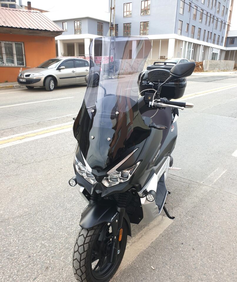 MOTOCAM RKS Blade 250 Ön Cam 2023-2026 Model 65cm Füme Renkli 4mm ORTA BOYLU