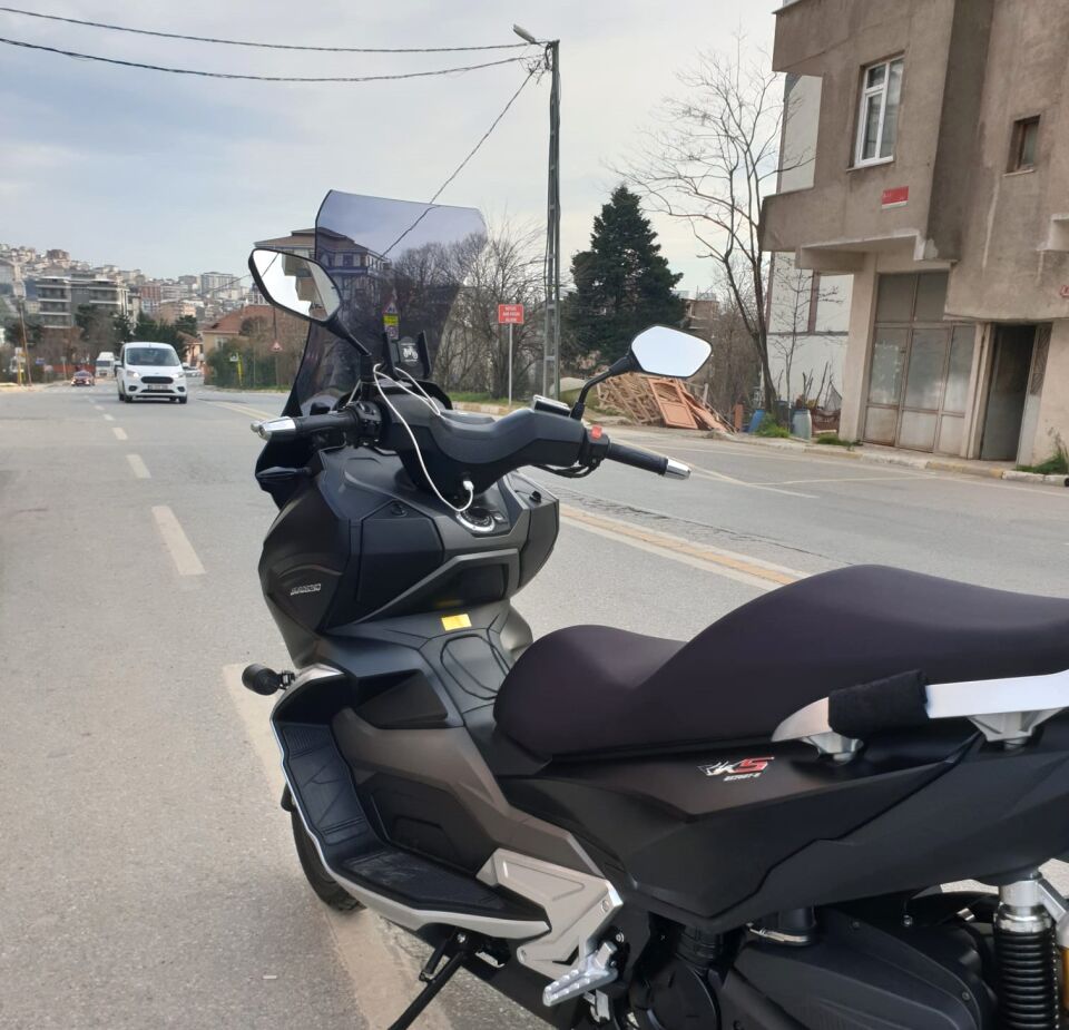 MOTOCAM RKS Blade 250 Ön Cam 2023-2026 Model 65cm Füme Renkli 4mm ORTA BOYLU