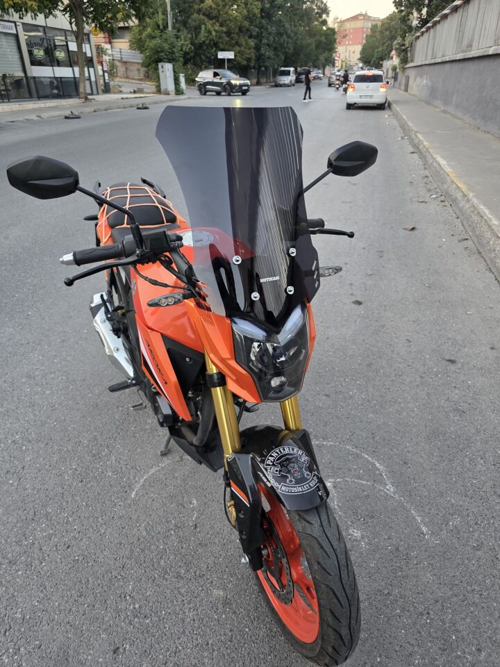 MOTOCAM Arora ARS 200 Ön Cam 2022-2026 Model 46cm Siyah Renkli 4mm