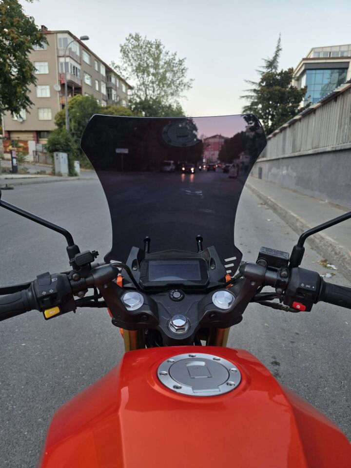 MOTOCAM Arora ARS 200 Ön Cam 2022-2026 Model 46cm Siyah Renkli 4mm