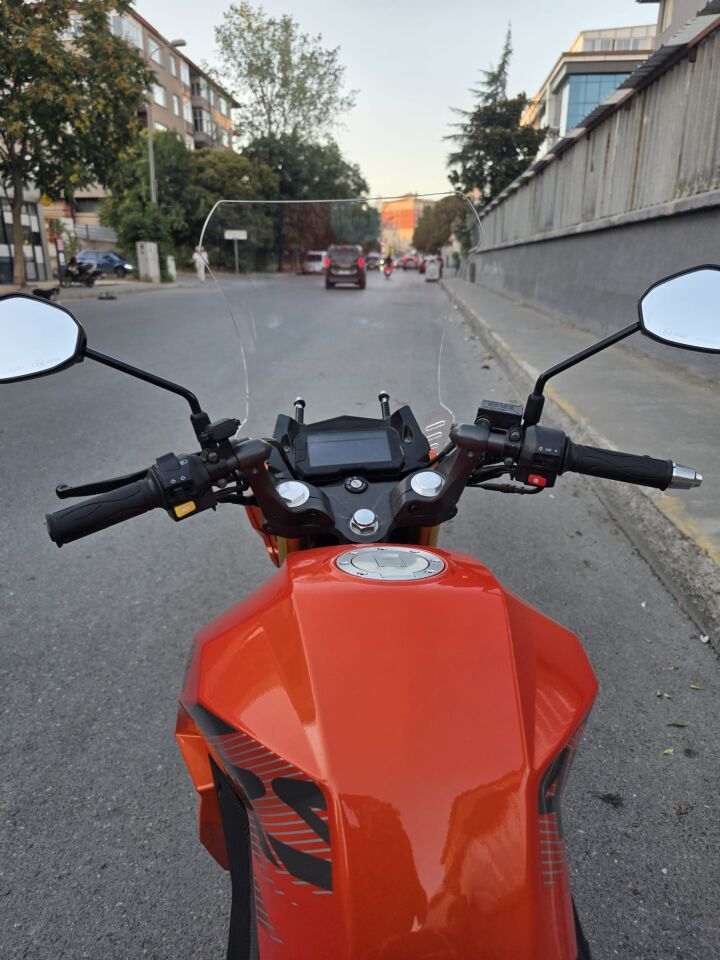 MOTOCAM Arora ARS 200 Ön Cam 2022-2026 Model 46cm Şeffaf Renkli 4mm