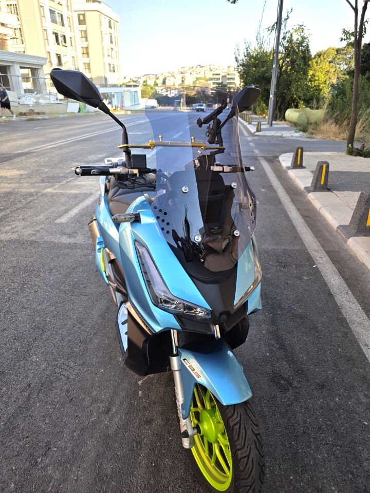 MOTOCAM Arora Beatrix 150 Ön Cam 2023-2026 Model 55cm Füme Renkli 4mm KISA
