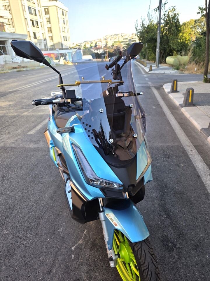 MOTOCAM Arora Beatrix 150 Ön Cam 2023-2026 Model 55cm Füme Renkli 4mm KISA