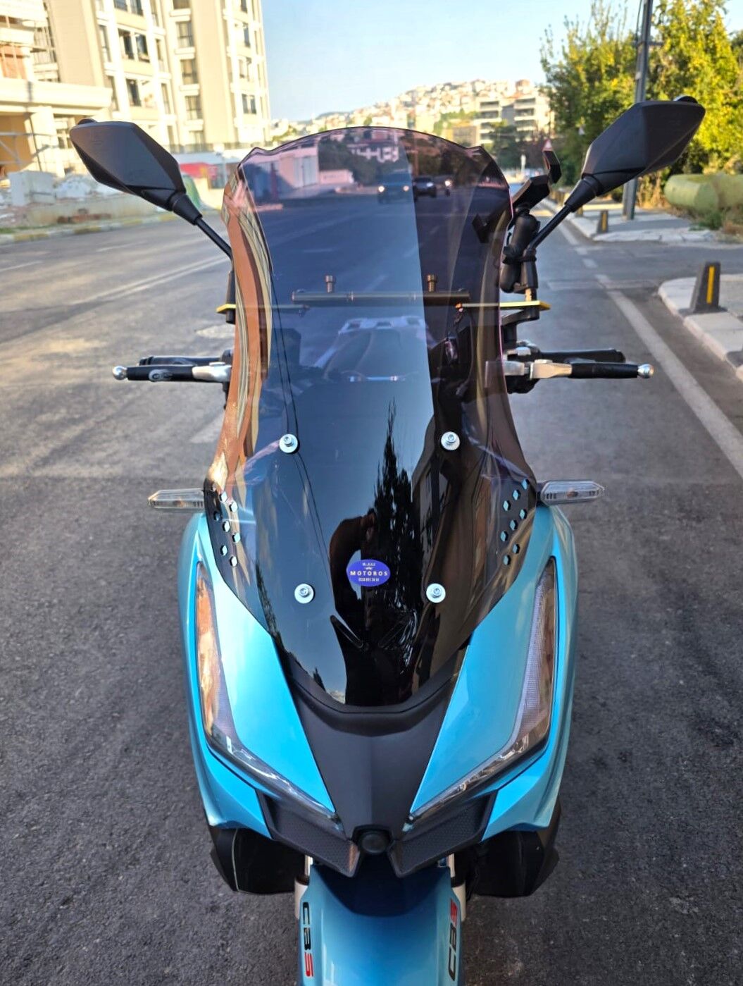 MOTOCAM Arora Beatrix 150 Ön Cam 2023-2026 Model 55cm Siyah Renkli 4mm KISA