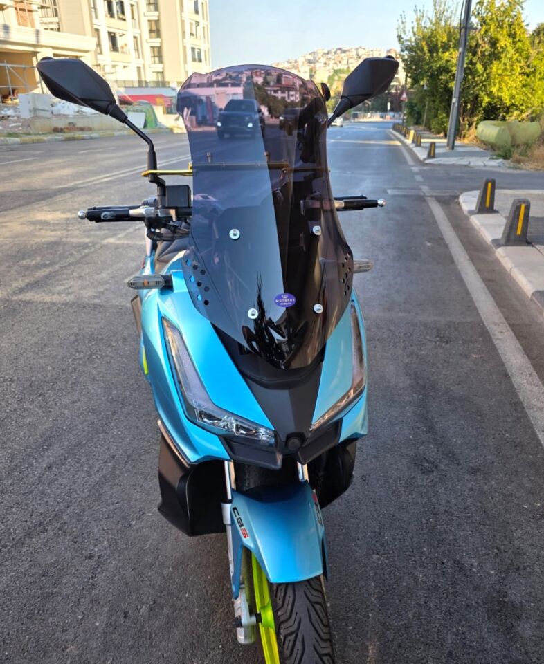 MOTOCAM Arora Beatrix 150 Ön Cam 2023-2026 Model 55cm Siyah Renkli 4mm KISA