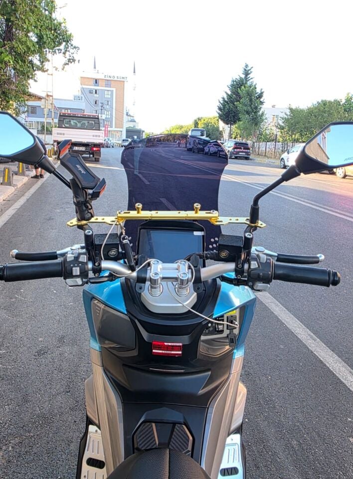 MOTOCAM Arora Beatrix 150 Ön Cam 2023-2026 Model 55cm Siyah Renkli 4mm KISA